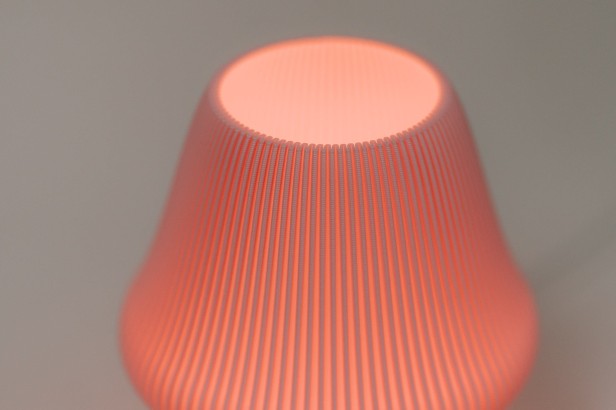 Ciepłe światło lampy MONO pink
