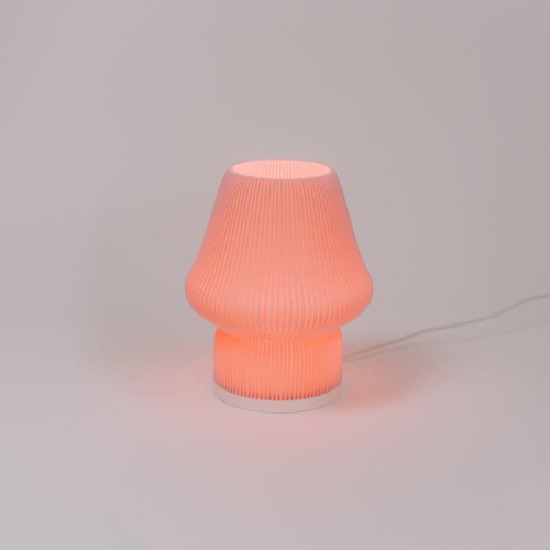 Różowa lampka nocna MONO pink - włączone światło