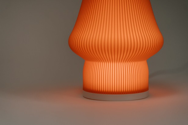 Lampa MONO orange na komodzie