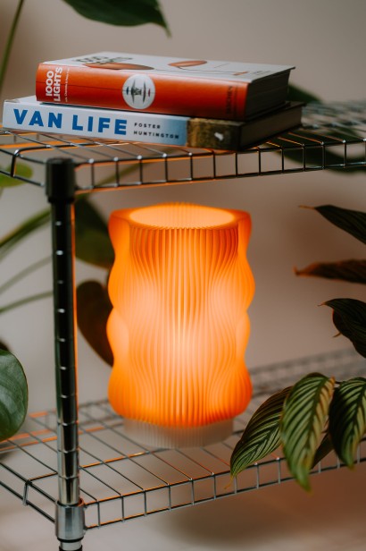 Oryginalny dodatek do domu – pomarańczowa lampa 3D